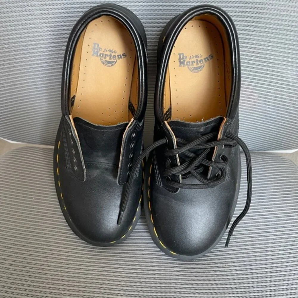 NWOT Dr. Marten Nappa Leather 5 hole Casual Shoes - Size 4